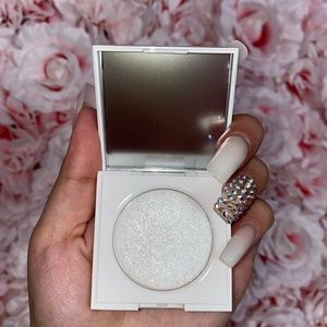 Makeup by Mario Highlighter in “Quartz”